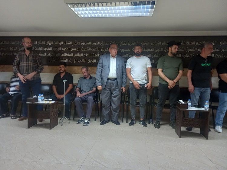 وليد صفدية يعزي باسم السيدة بهية الحريري بوفاة الملازم الياس سلوم وليد صفدية يعزي باسم السيدة بهية الحريري بوفاة الملازم الياس سلوم