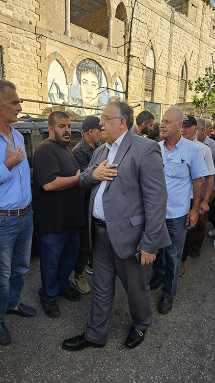 ممثل السيدة بهية الحريري يقدم واجب العزاء في وفاة الحاج مروان عزام ممثل السيدة بهية الحريري يقدم واجب العزاء في وفاة الحاج مروان عزام