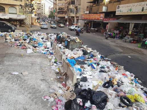 إقفال معمل المعالجة: يراكم النفايات في شوارع صيدا... وتساؤلات عن دور القوى السياسية إقفال معمل المعالجة: يراكم النفايات في شوارع صيدا... وتساؤلات عن دور القوى السياسية