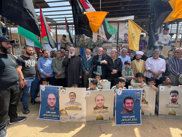 وقفة تضامنية في "عين الحلوة" دعماً للمقاومة الفلسطينية أمس الجمعة وقفة تضامنية في "عين الحلوة" دعماً للمقاومة الفلسطينية أمس الجمعة
