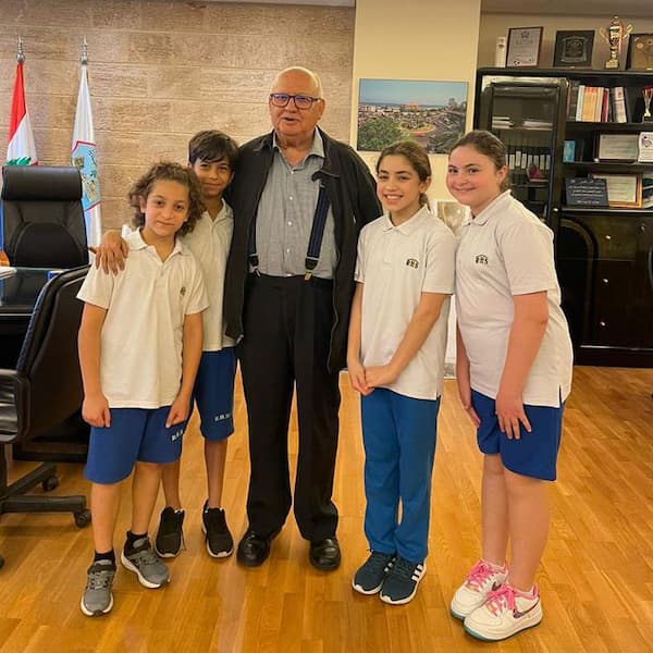 طلاب من الصف الخامس في ثانوية الحريري يلتقون السعودي في بلدية صيدا طلاب من الصف الخامس في ثانوية الحريري يلتقون السعودي في بلدية صيدا