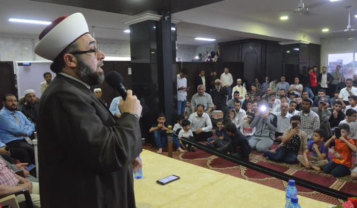 تكريم 6 من حفظة القرآن في مزبود تكريم 6 من حفظة القرآن في مزبود