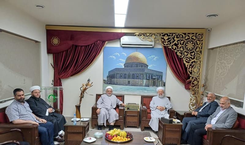الشيخ حمود يستقبل السيد أبطحي ووفدا من جمعية المشاريع الشيخ حمود يستقبل السيد أبطحي ووفدا من جمعية المشاريع