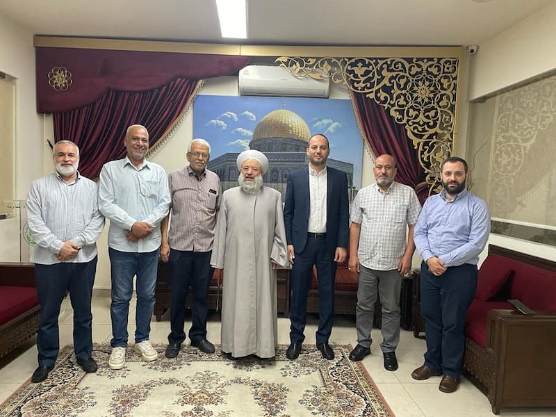 الشيخ حمود يستقبل وفدا من جبهة التحرير الفلسطينية الشيخ حمود يستقبل وفدا من جبهة التحرير الفلسطينية