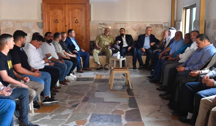 أحمد الحريري جال على عشائر خلدة والسعديات: معكم في حفظ الكرامة ولن نرضى إلا بإنصافكم أحمد الحريري جال على عشائر خلدة والسعديات: معكم في حفظ الكرامة ولن نرضى إلا بإنصافكم