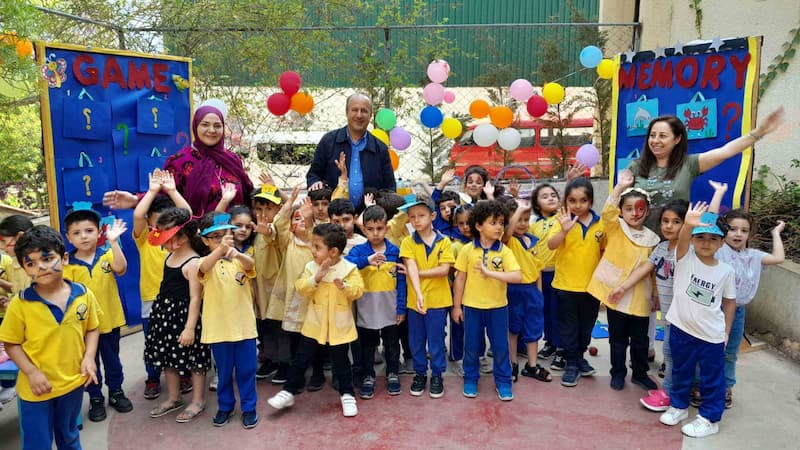 "اليوم الأخير" في ثانوية السفير.. مهرجان فرح وإبداع يكسر رتابة نهاية العام الدراسي "اليوم الأخير" في ثانوية السفير.. مهرجان فرح وإبداع يكسر رتابة نهاية العام الدراسي
