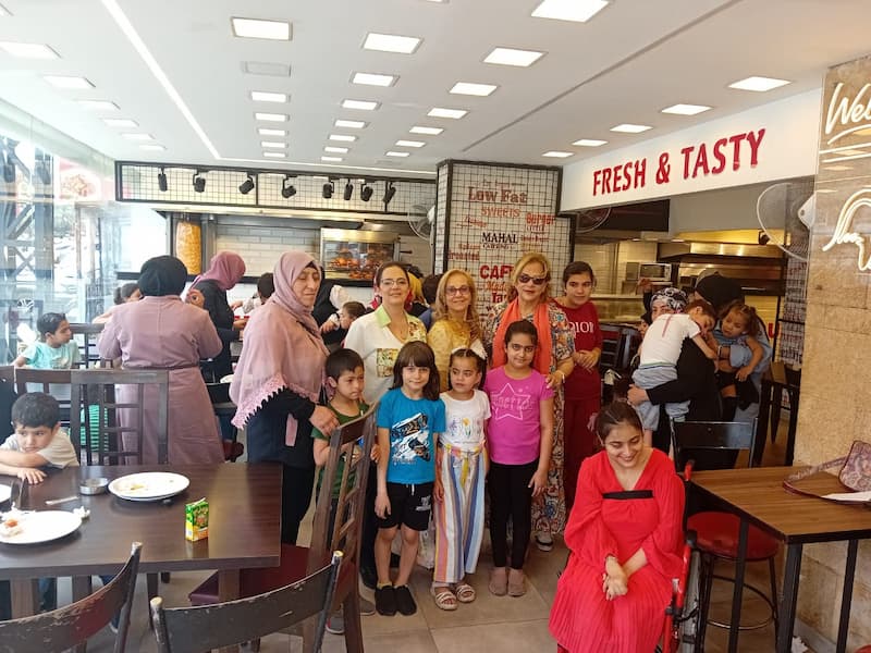 مأدبة غداء وثياب العيد وعيديات لأطفال جمعية إعانة الطفل المعوق في صيدا مأدبة غداء وثياب العيد وعيديات لأطفال جمعية إعانة الطفل المعوق في صيدا