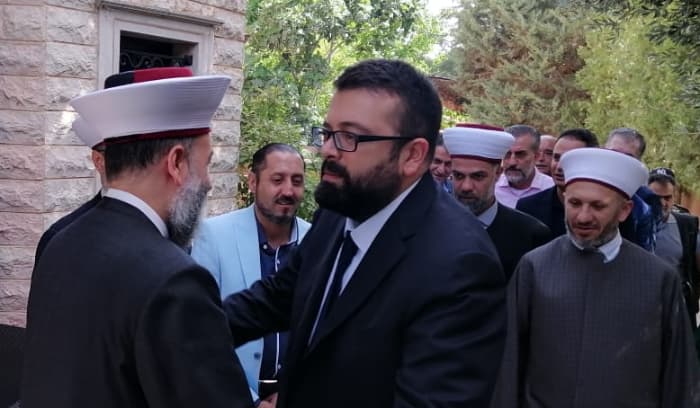 أحمد الحريري خلال تهنئة المفتي الرفاعي: الفراغ بالمؤسسات قاتل للدستور وللبلد أحمد الحريري خلال تهنئة المفتي الرفاعي: الفراغ بالمؤسسات قاتل للدستور وللبلد