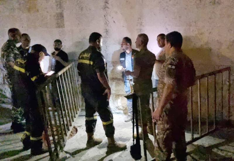 القاضي البرشا أوعز بفتح تحقيق بـ"مفرقعة" الهلالية وخبير متفجرات يكشف على مكان الحادثة القاضي البرشا أوعز بفتح تحقيق بـ"مفرقعة" الهلالية وخبير متفجرات يكشف على مكان الحادثة