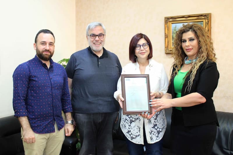 "أهلنا" تدعم استمرارية عمل تعاونية موظفي الدولة جنوباً بتأمين أعمال صيانة وتأهيل وبعض المستلزمات الضرورية لها "أهلنا" تدعم استمرارية عمل تعاونية موظفي الدولة جنوباً بتأمين أعمال صيانة وتأهيل وبعض المستلزمات الضرورية لها