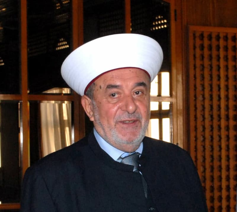 المفتي سوسان يهنىء بالأضحى ويؤدي صلاة العيد في جامع الحريري ويتقبل التهاني في اليوم الأول حتى الظهر المفتي سوسان يهنىء بالأضحى ويؤدي صلاة العيد في جامع الحريري ويتقبل التهاني في اليوم الأول حتى الظهر
