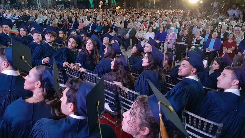 "ثانوية رفيق الحريري" احتفلت بتخريج دفعة العام 2023 من طلابها "ثانوية رفيق الحريري" احتفلت بتخريج دفعة العام 2023 من طلابها