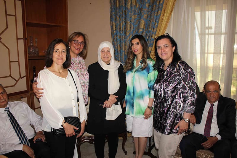 بهية الحريري استقبلت في دارة مجدليون شخصيات ووفود مهنئة بالأضحى بهية الحريري استقبلت في دارة مجدليون شخصيات ووفود مهنئة بالأضحى
