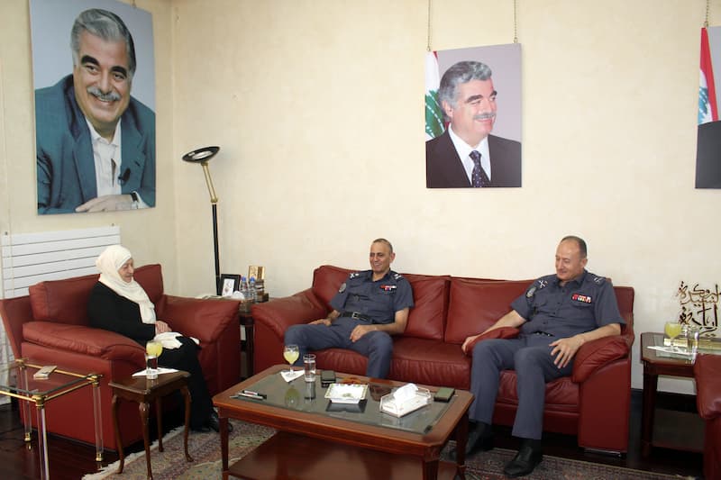 بهية الحريري تستقبل القائد الجديد لمنطقة الجنوب بقوى الأمن الداخلي العميد ماجد الأيوبي بهية الحريري تستقبل القائد الجديد لمنطقة الجنوب بقوى الأمن الداخلي العميد ماجد الأيوبي