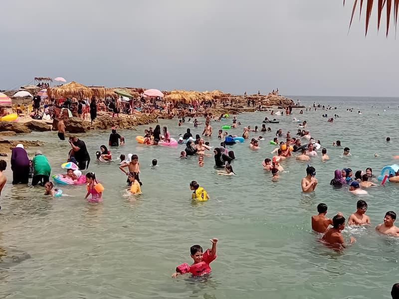 هروباً من لهيب تموز.. جزيرة صيدا تستقطب الرواد من مختلف المناطق هروباً من لهيب تموز.. جزيرة صيدا تستقطب الرواد من مختلف المناطق