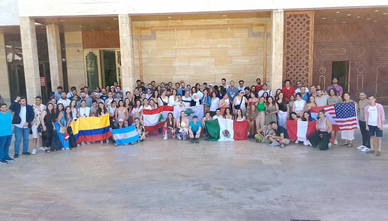 بهية الحريري كرّمت وفد شبيبة الإغتراب المتحدرين من أصل لبناني بهية الحريري كرّمت وفد شبيبة الإغتراب المتحدرين من أصل لبناني