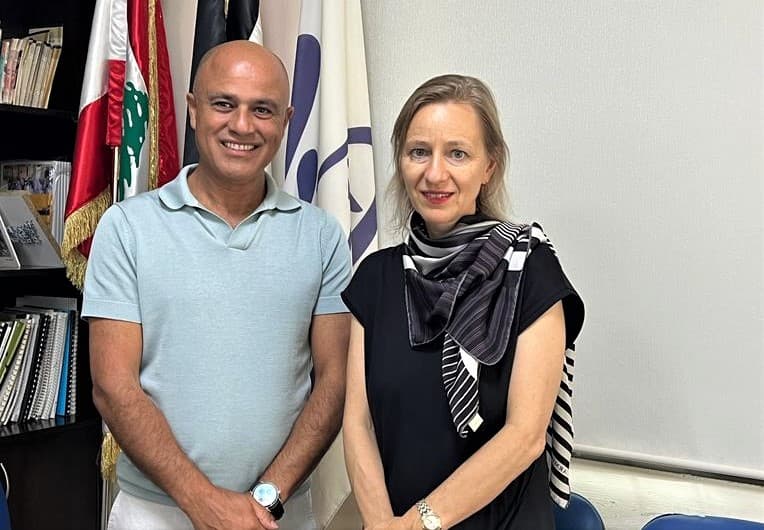 مديرة "الاونروا" دوروثي كلاوس تزور جمعية "نبع" في صيدا وتلتقي مديرها العام قاسم سعد وتطلع على استراتيجيتها المستقبلية مديرة "الاونروا" دوروثي كلاوس تزور جمعية "نبع" في صيدا وتلتقي مديرها العام قاسم سعد وتطلع على استراتيجيتها المستقبلية