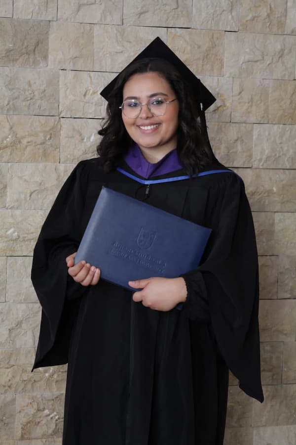 د. سبين محيي الدين البخور تفوز في امتحانات الكولوكيوم في اختصاص طب الأسنان من جامعة بيروت العربية د. سبين محيي الدين البخور تفوز في امتحانات الكولوكيوم في اختصاص طب الأسنان من جامعة بيروت العربية