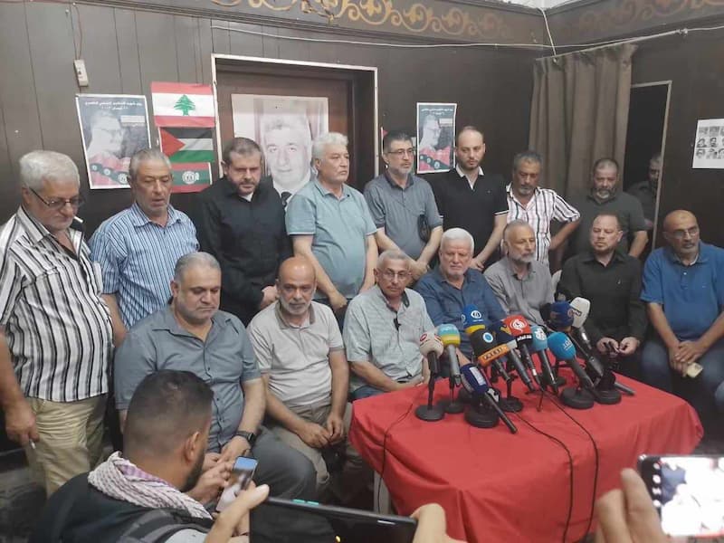 أسامة سعد بعد لقائه فاعليات سياسية لبنانية وفلسطينية: لتثبيت وقف إطلاق النار في مخيم عين الحلوة، وتشكيل لجنة تحقيق وتسليم القتلة أسامة سعد بعد لقائه فاعليات سياسية لبنانية وفلسطينية: لتثبيت وقف إطلاق النار في مخيم عين الحلوة، وتشكيل لجنة تحقيق وتسليم القتلة