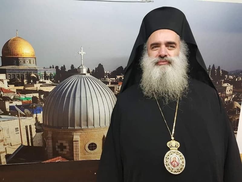 أسامة سعد تلقى اتصالا هاتفيا من سيادة المطران عطالله حنا من فلسطين المحتلة أسامة سعد تلقى اتصالا هاتفيا من سيادة المطران عطالله حنا من فلسطين المحتلة