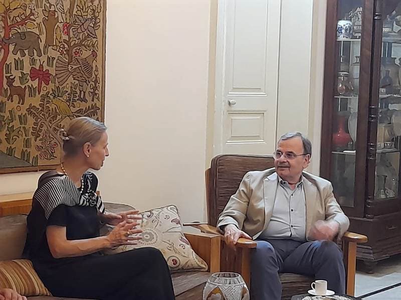 البزري يبحث الوضع الإنساني والحياتي في مخيم عين الحلوة والتعمير مع مدير عام الأونروا في لبنان البزري يبحث الوضع الإنساني والحياتي في مخيم عين الحلوة والتعمير مع مدير عام الأونروا في لبنان
