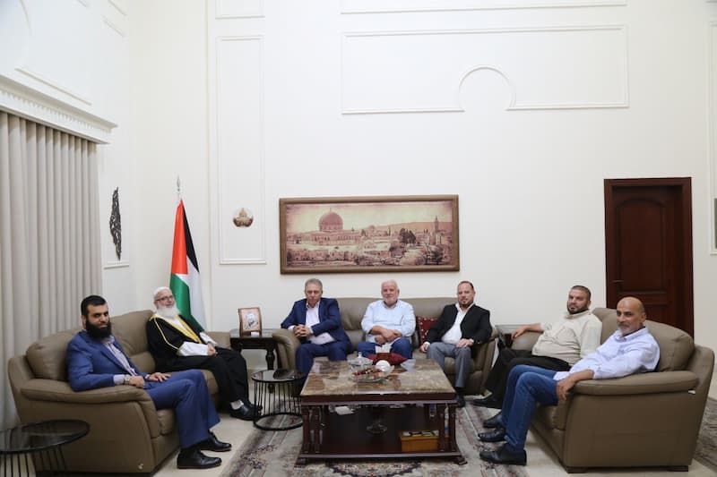 دبور وأبو العردات عرضا مع وفد القوى الإسلامية في عين الحلوة تداعيات الأحداث في المخيم وسبل المعالجة دبور وأبو العردات عرضا مع وفد القوى الإسلامية في عين الحلوة تداعيات الأحداث في المخيم وسبل المعالجة