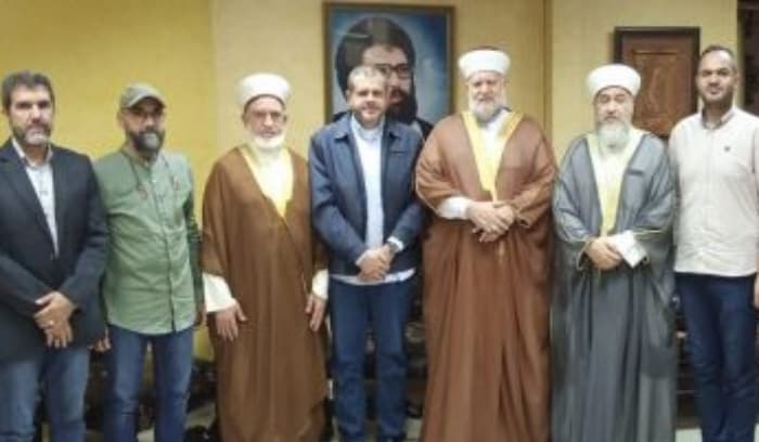 مسؤول قطاع صيدا في "حزب الله "إستقبل وفد مجلس علماء فلسطين مهنئا بانتصار 2006 مسؤول قطاع صيدا في "حزب الله "إستقبل وفد مجلس علماء فلسطين مهنئا بانتصار 2006