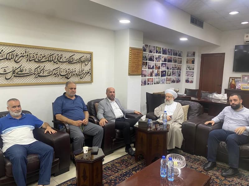 الشيخ حمود يستقبل وفدا من حركة حماس الشيخ حمود يستقبل وفدا من حركة حماس