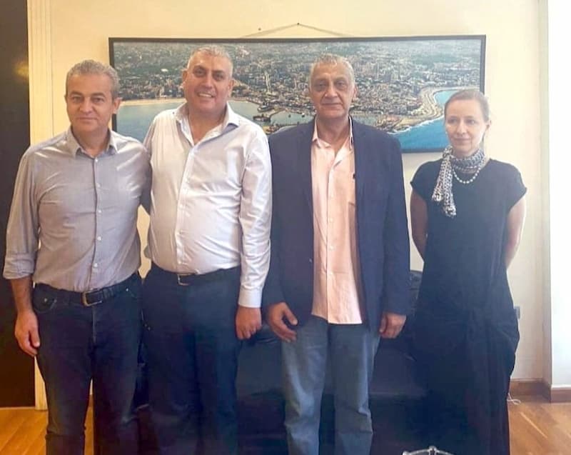 مديرة الأنروا تهنىء الدكتور حازم بديع بانتخابه وتبحث معه الوضع بعين الحلوة مديرة الأنروا تهنىء الدكتور حازم بديع بانتخابه وتبحث معه الوضع بعين الحلوة