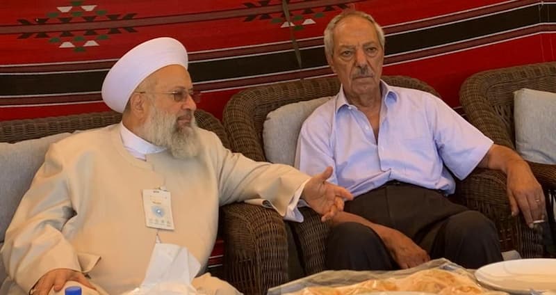 الشيخ ماهر حمود ينعي طلال سلمان الشيخ ماهر حمود ينعي طلال سلمان