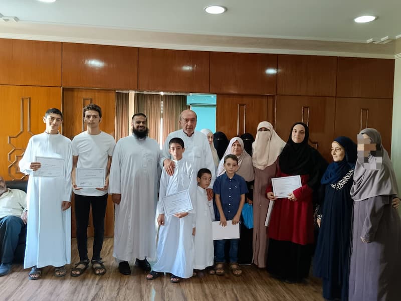 توزيع الشهادات على طالبات وطلاب مركز عين الحياة السمرة برعاية المفتي سوسان توزيع الشهادات على طالبات وطلاب مركز عين الحياة السمرة برعاية المفتي سوسان