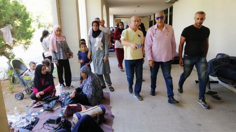 د. بديع بعد تفقده للنازحين من الإشتباكات إلى بلدية صيدا: الوضع مأساوي د. بديع بعد تفقده للنازحين من الإشتباكات إلى بلدية صيدا: الوضع مأساوي
