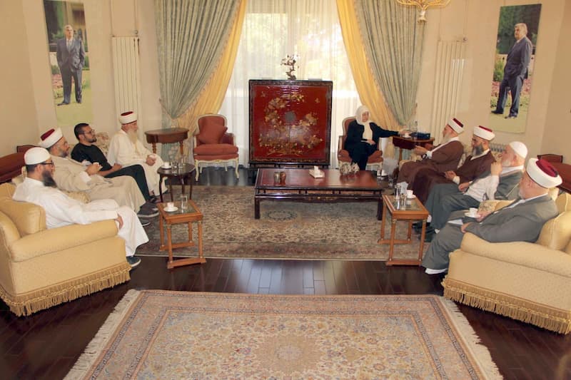 بهية الحريري تلتقي وفد "هيئة العلماء المسلمين" وتأكيد على أهمية تثبيت وقف النار في مخيم عين الحلوة بهية الحريري تلتقي وفد "هيئة العلماء المسلمين" وتأكيد على أهمية تثبيت وقف النار في مخيم عين الحلوة