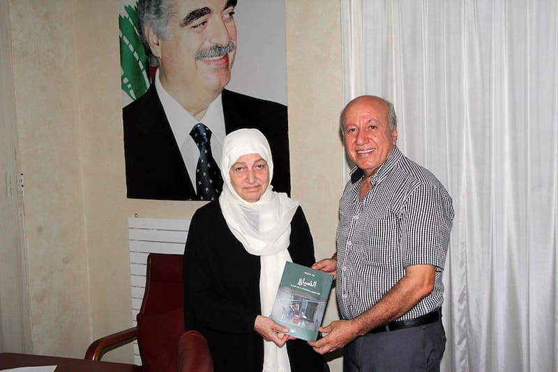 بهية الحريري تتسلم من عبد معروف كتابه "الضياع.. الفلسطينيون من النكبة الى عذابات الهجرة" بهية الحريري تتسلم من عبد معروف كتابه "الضياع.. الفلسطينيون من النكبة الى عذابات الهجرة"