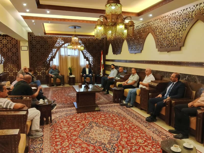 محافظ الجنوب عرض ورؤساء بلديات شؤونا بلدية وبيئية محافظ الجنوب عرض ورؤساء بلديات شؤونا بلدية وبيئية
