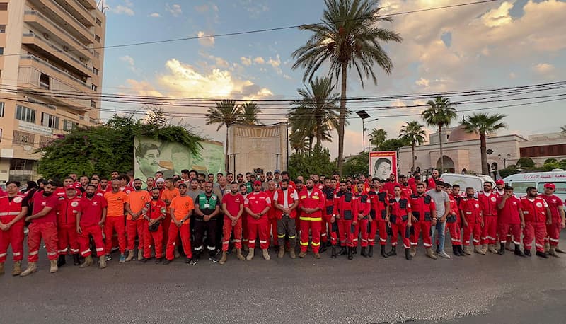 وقفة تضامنية ومسيرة سيارات للجمعيات الطبية في صيدا تضامناً مع الهلال الأحمر الفلسطيني وقفة تضامنية ومسيرة سيارات للجمعيات الطبية في صيدا تضامناً مع الهلال الأحمر الفلسطيني