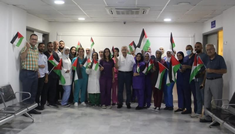 وقفة تضامنية في "مستشفى الراعي" مع فلسطين والطاقم الطبي في غزة وقفة تضامنية في "مستشفى الراعي" مع فلسطين والطاقم الطبي في غزة
