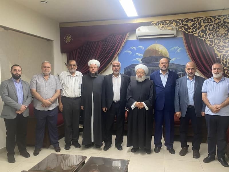 الشيخ ماهر حمود يستقبل وفدا موسعا من حركة حماس الشيخ ماهر حمود يستقبل وفدا موسعا من حركة حماس