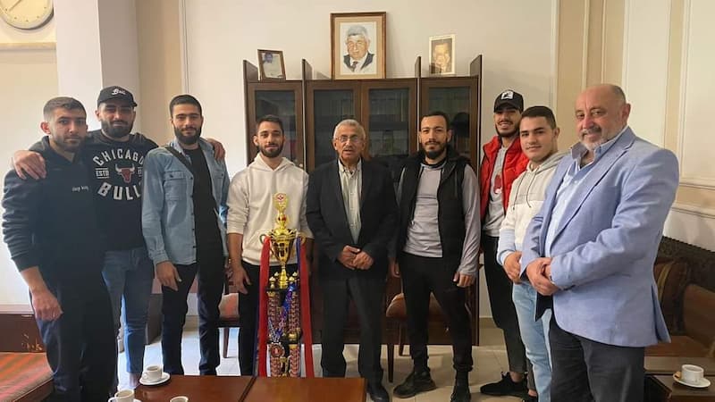 أسامة سعد استقبل وفدا من "اكاديمية عفارة توب تييم" وهنأ البطل علي قدورة لفوزه بالمركز الثاني في بطولة العالم للكارتيه أسامة سعد استقبل وفدا من "اكاديمية عفارة توب تييم" وهنأ البطل علي قدورة لفوزه بالمركز الثاني في بطولة العالم للكارتيه