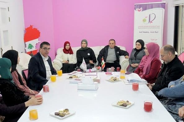 الوزير الحجار يزور "الهيئة النسائية للرعاية والتواصل الاجتماعي - صلة" الوزير الحجار يزور "الهيئة النسائية للرعاية والتواصل الاجتماعي - صلة"