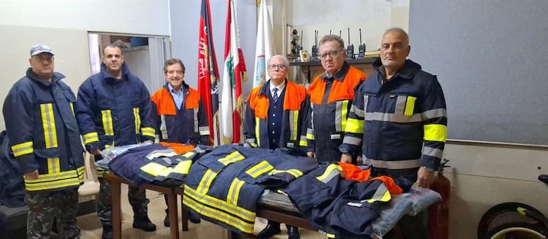 فوج إطفاء بلدية صيدا تسلم بذات ضد الحرائق من جمعية "مساعدة الشرق الألمانية" فوج إطفاء بلدية صيدا تسلم بذات ضد الحرائق من جمعية "مساعدة الشرق الألمانية"