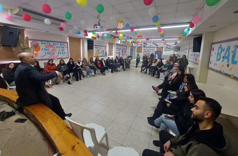 أسامة الأرناؤوط يجول على مؤسسات تربوية جنوباً لوضع المعلمين بعمل صندوقي التعاضد والتعويضات أسامة الأرناؤوط يجول على مؤسسات تربوية جنوباً لوضع المعلمين بعمل صندوقي التعاضد والتعويضات