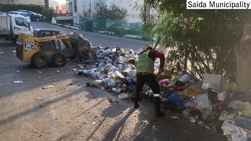 بديع: بلدية صيدا بادرت برفع النفايات المتكدسة في منطقة عبرا بديع: بلدية صيدا بادرت برفع النفايات المتكدسة في منطقة عبرا