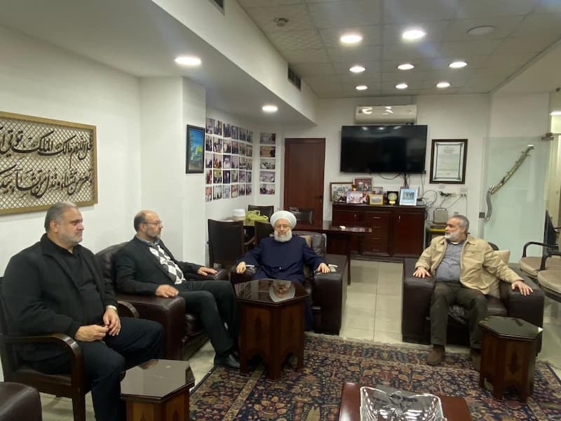 الشيخ حمود يستقبل وفداً من حماس الشيخ حمود يستقبل وفداً من حماس