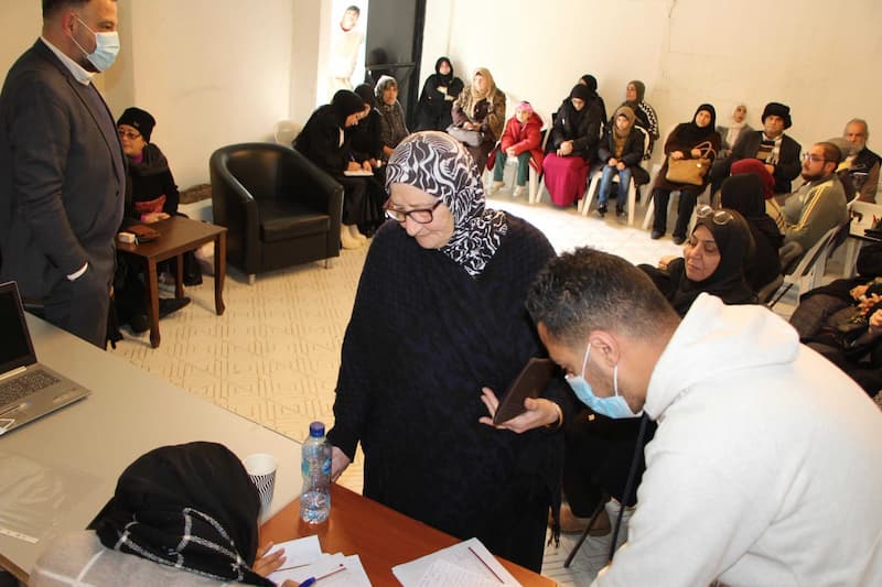 "عيادات نقالة مجانية" في تعمير عين الحلوة "عيادات نقالة مجانية" في تعمير عين الحلوة