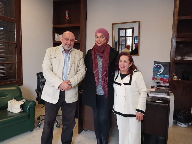صيدا الرسمية المختلطة تكرم المربية دميانة ممدوح الكردي صيدا الرسمية المختلطة تكرم المربية دميانة ممدوح الكردي