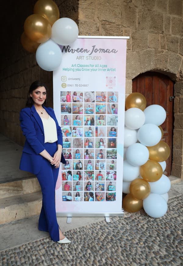 الفنانة التشكيلية "نيفين جمعة" تفتتح معرضها الثالث في خان الإفرنج في صيدا الفنانة التشكيلية "نيفين جمعة" تفتتح معرضها الثالث في خان الإفرنج في صيدا
