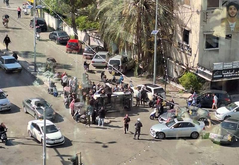 انقلاب سيارة عند شارة تقاطع ايليا في صيدا انقلاب سيارة عند شارة تقاطع ايليا في صيدا