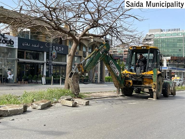 أعمال صيانة وتشجير من تقاطع إيليا وحتى دوارالقناية أعمال صيانة وتشجير من تقاطع إيليا وحتى دوارالقناية