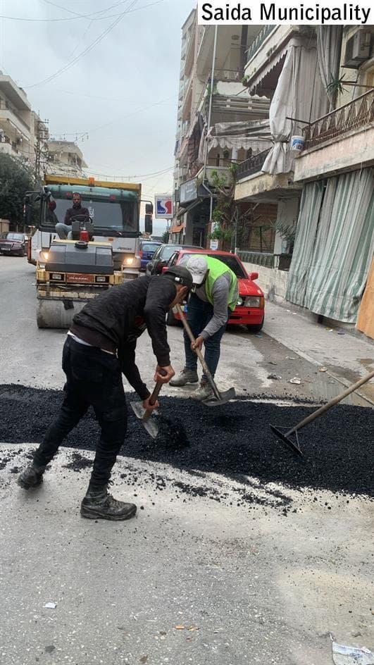 بلدية صيدا باشرت بتنفيذ المرحلة الثانية من حملة تزفيت الحفر الكبيرة بلدية صيدا باشرت بتنفيذ المرحلة الثانية من حملة تزفيت الحفر الكبيرة